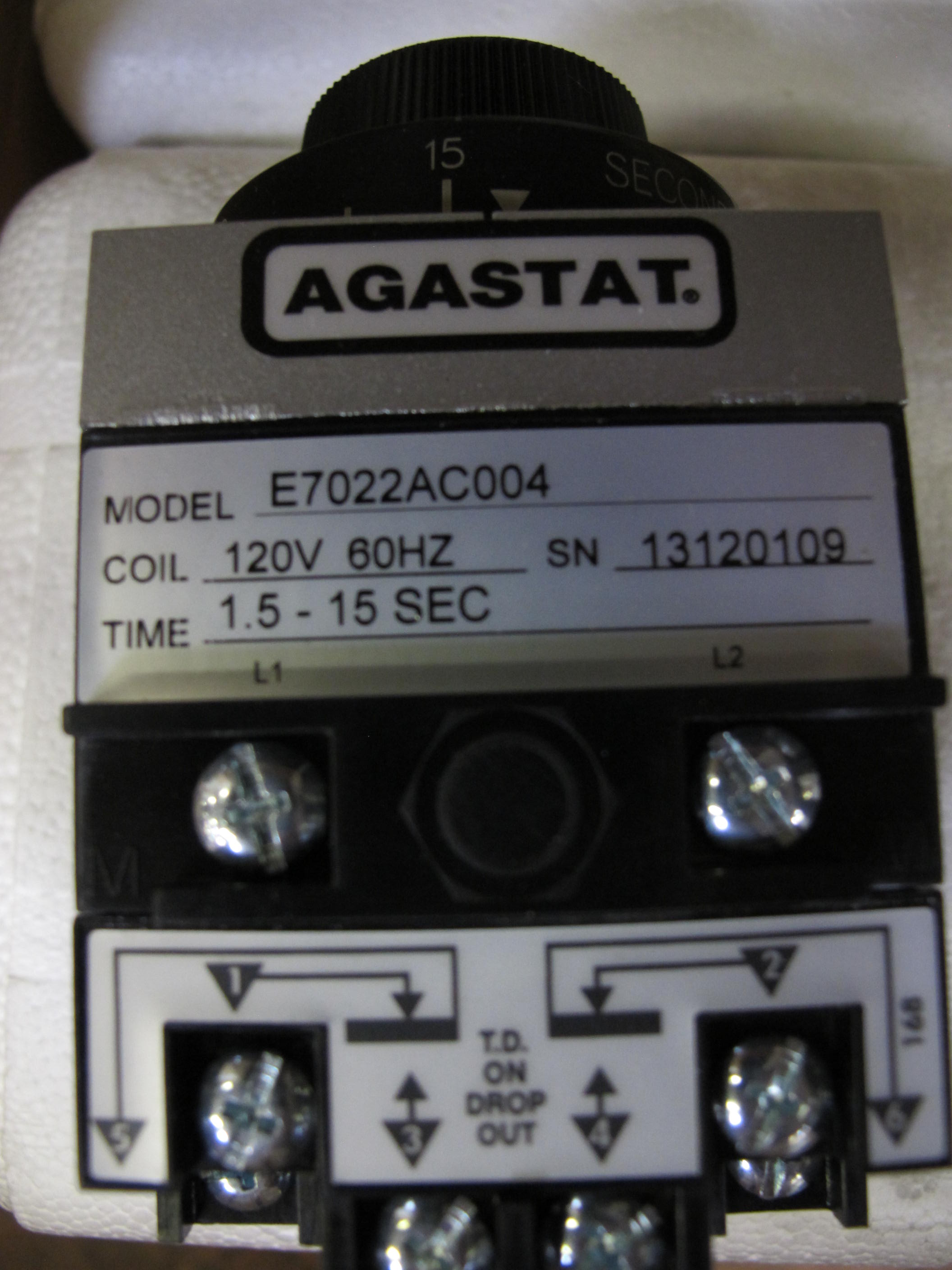 LOT TO INCLUDE FOXBORO, ABB, AGASTAT: (5) CONTINOUS DISPLAY STATIONS, (3) ABB TRANSMITTERS, 4-20MADC OUTPUT, 16-34VDC SUPPLY, POSITION KIND. 45 DEG TO 100 DEG ROTARY STROKE, (8) RELAYS, 125 DC COIL VOLTAGE, 12A 230VAC, 30A/MINUTE CONTACT RATING. 12A, 230VAC, 125VDC COIL, (1) UNILOC POWER SUPPLY MODEL#515, (2) CONTROLLERS, (8) AGASTAT RELAYS, TIMING TYPE, MODEL# E7022AC004, 120VAC COIL VOLTAGE, DPDT CONTACT ARRNGMT, VERTICAL MOUNTING, 1.5-15 SECOND OFF-DELAY OPERATE DATA. LOADING & HANDLING FEE $15-4578